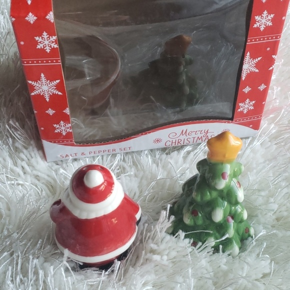 Santa Clause Salt & Pepper Set - Picture 2 of 3
